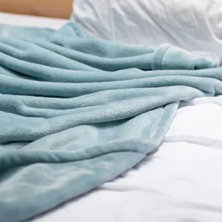 blankets-lowres-8565